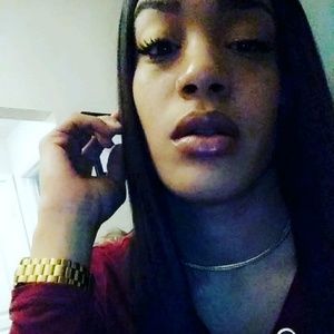 Meet your Posher, Desi